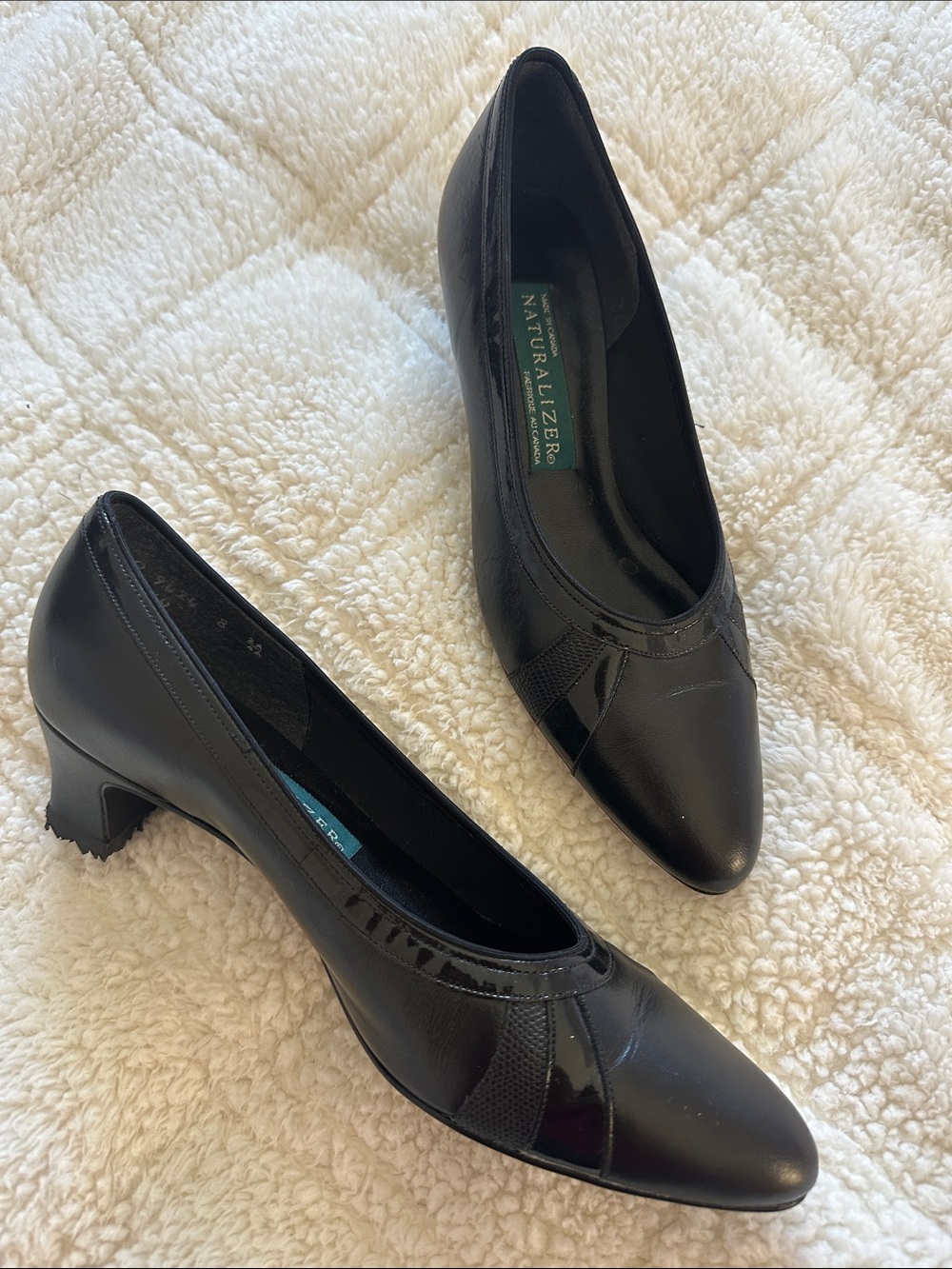 NATURALIZER Black Leather Mid-Heel Pumps Sz 8 Feminine Classic Dance Date Office